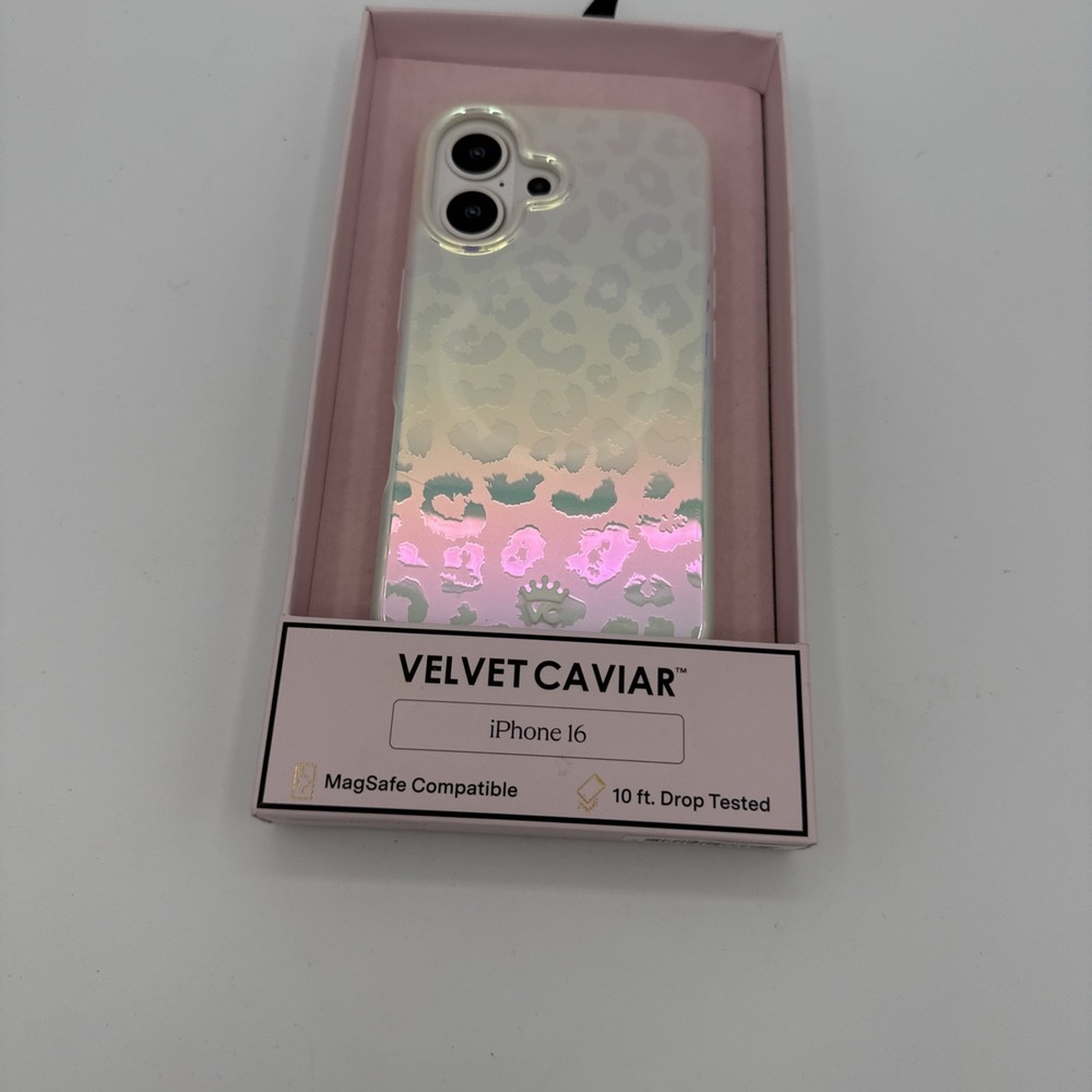 VELVET CAVIAR - Magsafe Case for Apple iPhone 16 Pro - White Opal Leopard